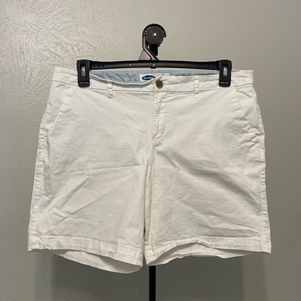 Old Navy Women's Cream Bermudas